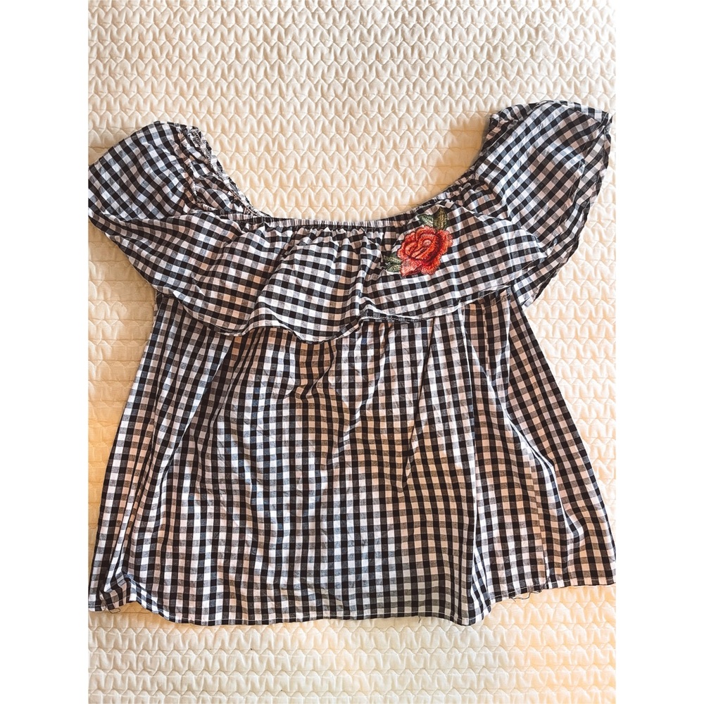 CHECKERED OFF-THE-SHOULDER TOP